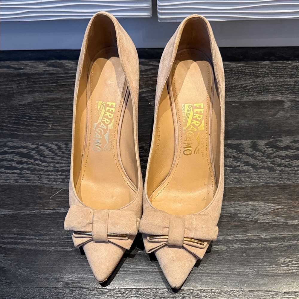 Salvatore Ferragamo Women's Beige Suede Heels sz 6.5